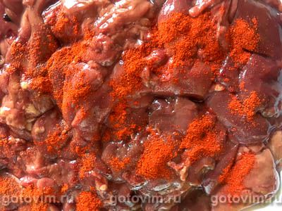 Куриная печень с кабачками, картофелем и паприкой