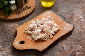 Салат из курицы, грибов и сельдерея