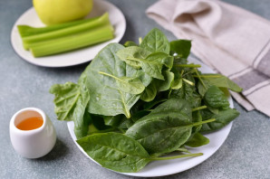 Смузи из шпината и сельдерея Смузи из шпината и сельдерея