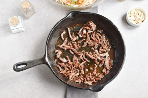 Салат с рисовой лапшой Салат с рисовой лапшой