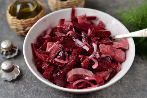 Маринованная свекла с селедкой