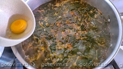 Португальский суп из портулака с яйцом