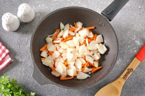 Тушеные кабачки со стручковой фасолью