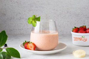 Бананово-ягодный смузи Бананово-ягодный смузи