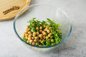 Салат с рукколой и нутом Салат с рукколой и нутом