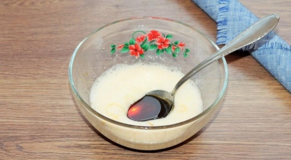 Медовые пирожные с кремом и джемом, пошаговый рецепт с фото