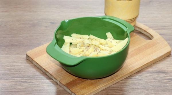 Сочная свинина и картофель в сливочном соусе, пошаговый рецепт с фото