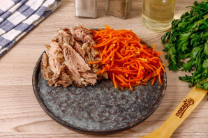 Салат кучками с корейской морковкой