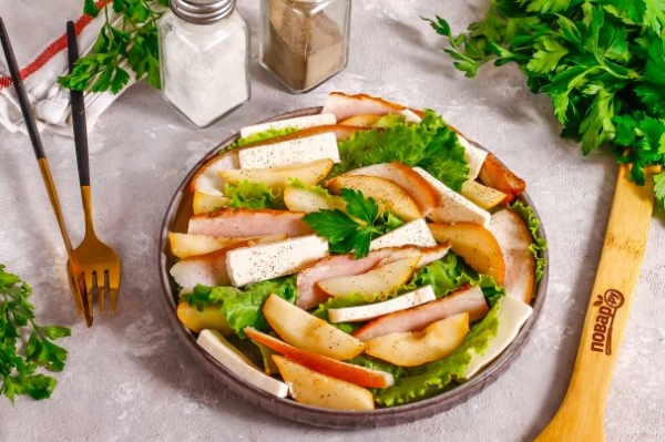 Салат с грушей и беконом Салат с грушей и беконом