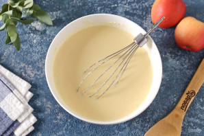 Низкоуглеводная шарлотка с яблоками