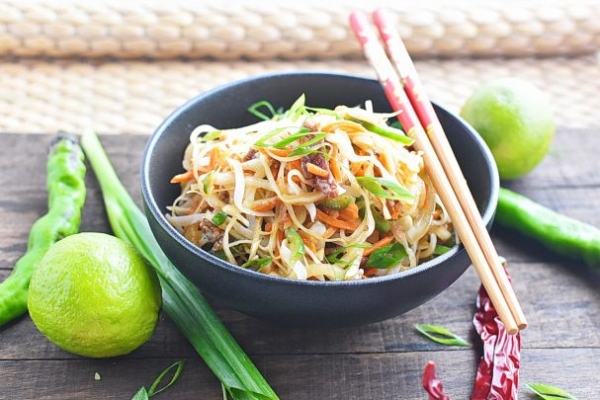 Салат с рисовой лапшой Салат с рисовой лапшой