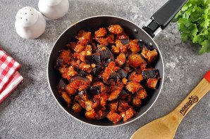 Баклажаны в томатно-молочном соусе