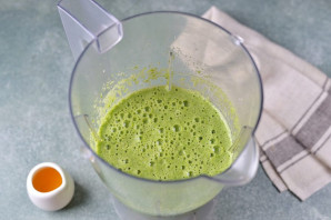 Смузи из шпината и сельдерея Смузи из шпината и сельдерея