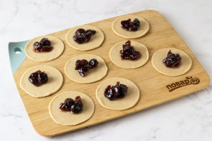 Вареники с вишней из цельнозерновой муки Вареники с вишней из цельнозерновой муки