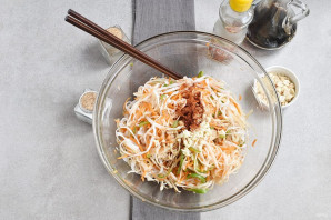 Салат с рисовой лапшой Салат с рисовой лапшой