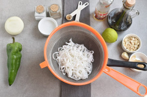 Салат с рисовой лапшой Салат с рисовой лапшой