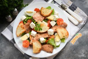 Салат "Цезарь" с сыром фета Салат "Цезарь" с сыром фета