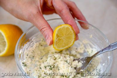 Бутерброды с красной икрой и творогом и укропом