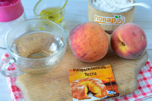 Постный пирог с персиками