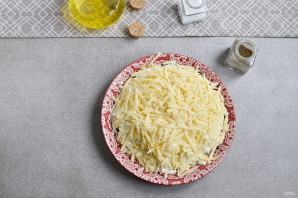 Простой салат с шампиньонами жареными Простой салат с шампиньонами жареными