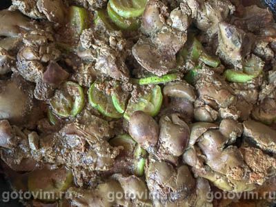 Куриная печень с кабачками, картофелем и паприкой