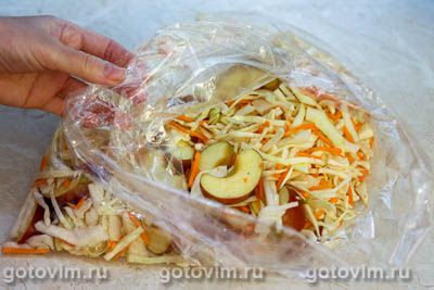 Утиные ножки с яблоками и капустой, запеченные в рукаве Утиные ножки с яблоками и капустой, запеченные в рукаве