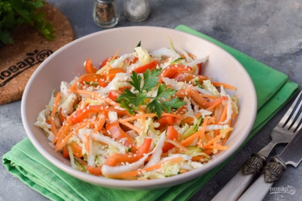 Салат с китайской капустой и курицей Салат с китайской капустой и курицей