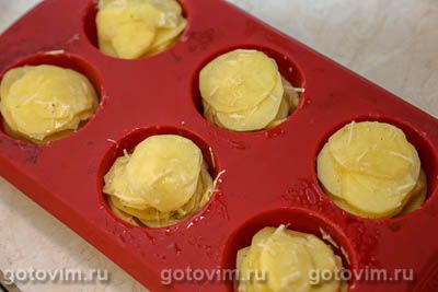 Картофельные пирамидки с пармезаном и тимьяном в духовке