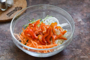 Салат с китайской капустой и курицей Салат с китайской капустой и курицей