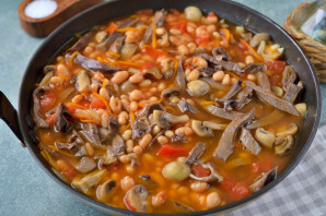 Свиное сердце с фасолью и грибами