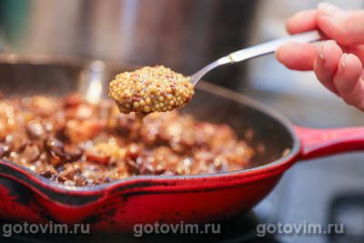 Жареное говяжье сердце со сметаной и горчицей