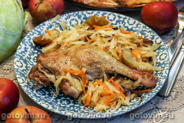 Утиные ножки с яблоками и капустой, запеченные в рукаве Утиные ножки с яблоками и капустой, запеченные в рукаве