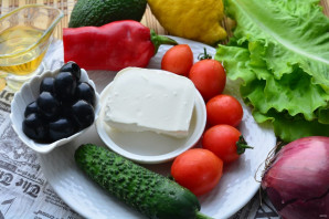 Салат с авокадо и маслинами