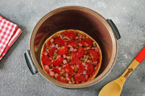 Пицца из слоеного теста в мультиварке Пицца из слоеного теста в мультиварке