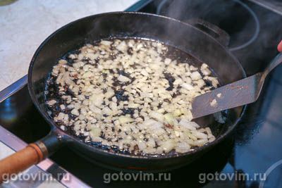 Куриные бедра, запеченные с белыми грибами и сыром в духовке