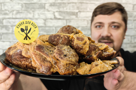 Говяжьи голяшки в скороварке. говядина с грибами