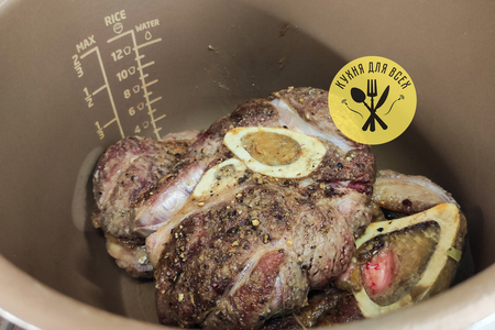 Говяжьи голяшки в скороварке. говядина с грибами