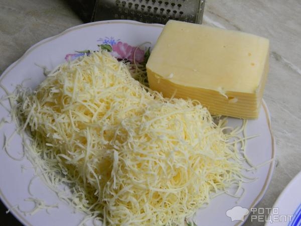 Рецепт: Индюшатина под сырно-сметанным соусом - на подушке из кабачков