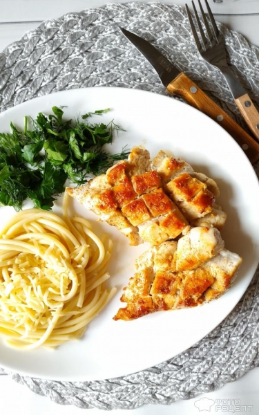 Рецепт: Куриная грудка на сковороде по-быстрому - или обычное филе в необычном виде