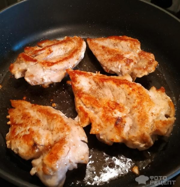 Рецепт: Куриная грудка на сковороде по-быстрому - или обычное филе в необычном виде