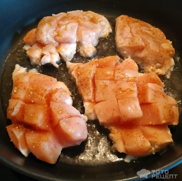 Рецепт: Куриная грудка на сковороде по-быстрому - или обычное филе в необычном виде