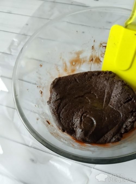 Рецепт: Шоколадное печенье с орехами - из трех ингредиентов, без выпечки. Очень просто и очень быстро.