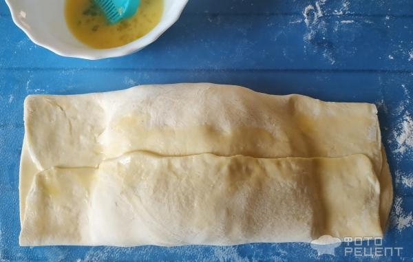 Рецепт: Слоеный пирог с форелью - на подушке шпината со сливочным сыром