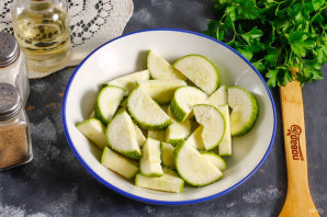 Теплый салат из кабачков и помидоров