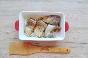 Судак в соевом соусе в духовке