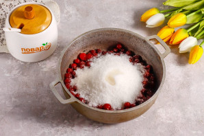 Варенье из клюквы с грецкими орехами Варенье из клюквы с грецкими орехами