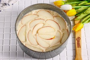 Заливной творожный пирог с яблоками Заливной творожный пирог с яблоками
