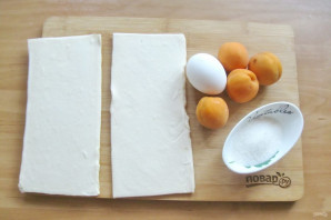 Слоеный рулет с абрикосами