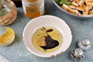 Салат с куриной грудкой и грушей