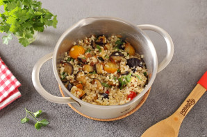 Салат с булгуром и баклажанами